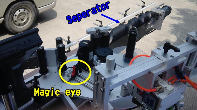 Självhäftande nagellack Etikettapplikationsmaskin för 220V 1,5HP 50 / 60HZ runda flaskor