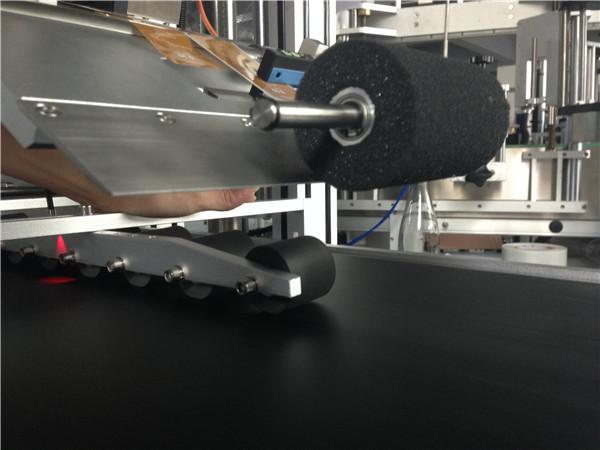 PLC pekskärm Automatisk klistermärke Maskinsmaskin Comestic Mask / Carton Mask