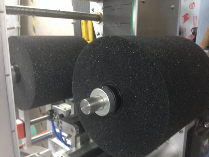 Server Motor Bottle Labeler Machine för rund / platt / Sqaure-flaska