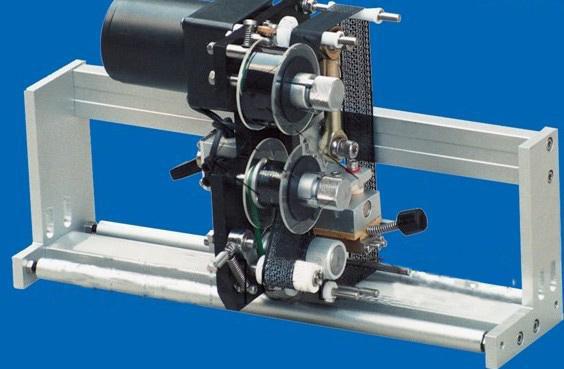 Hög hastighet etikettapplikator med dubbelsidig etikett, automatisk märkningsmaskin för runda / fyrkantiga / platta flaskor