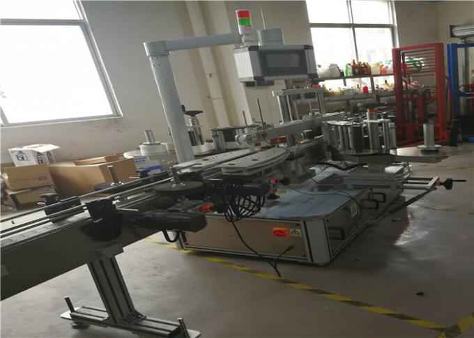 Självhäftande klistermärkesmaskin för kemiska, vattenflaskpinnar 3 etiketter