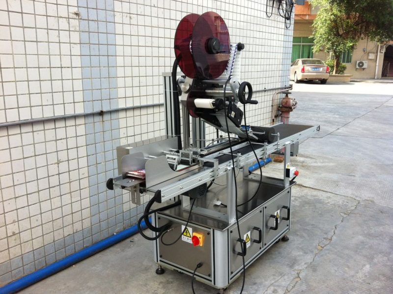 Kina Electric Drive Top märkningsmaskin, självhäftande klistermärke märkningsmaskin leverantör