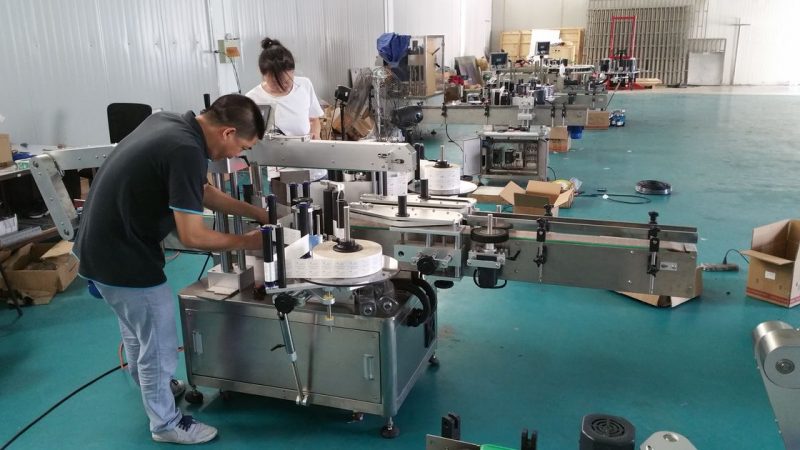 Kina Anpassad vattenflaskmärkningsmaskin, automatisk bänkmärkning för dubbelsidiga leverantörer