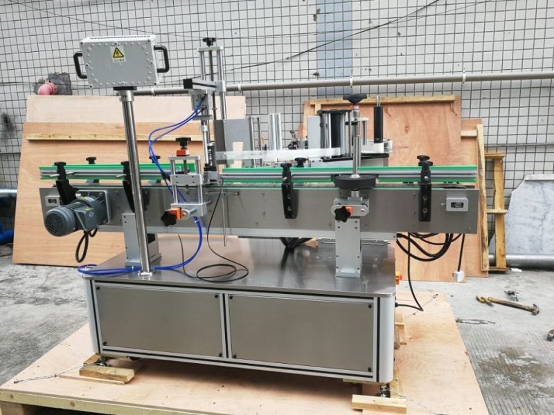 Kina Standard automatisk rund flaskmärkning maskin fram och bak leverantör